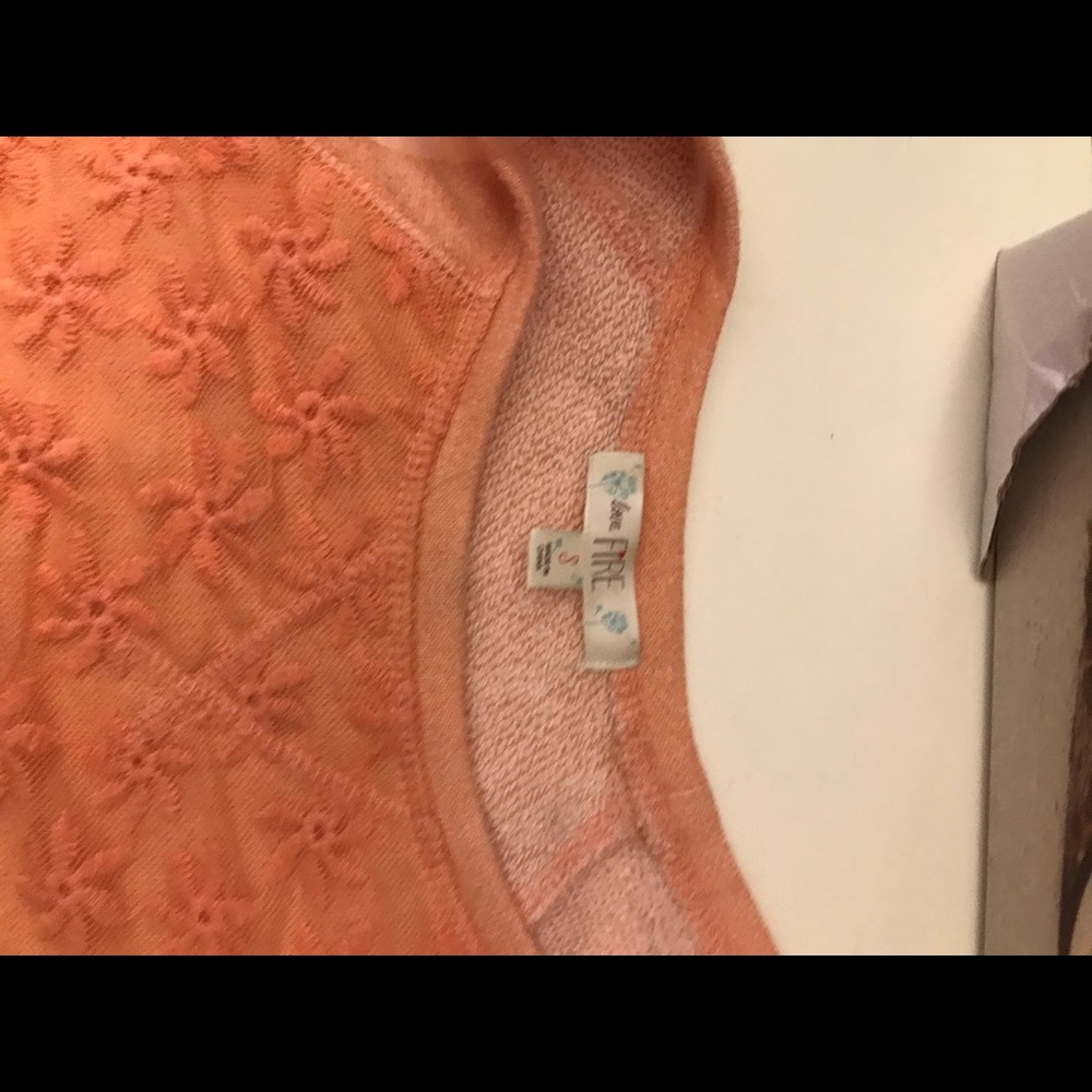 Peach colored lace blouse 💝💞💓